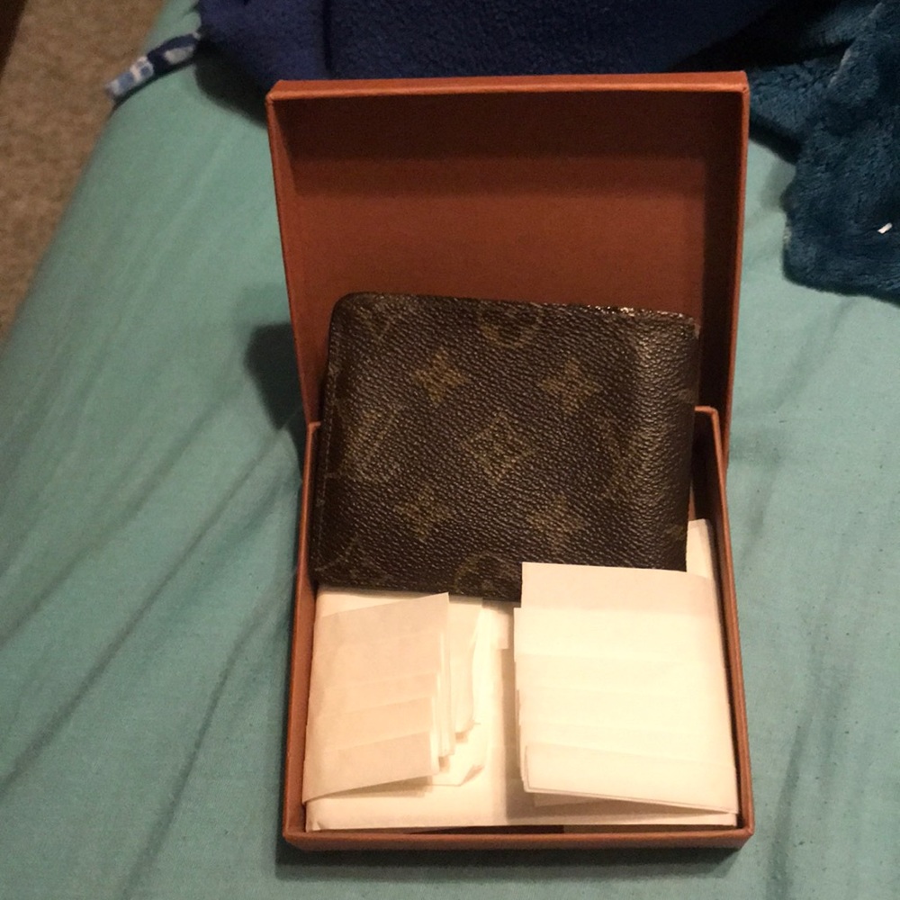 AUTHENTIC Louis Vuitton wallet